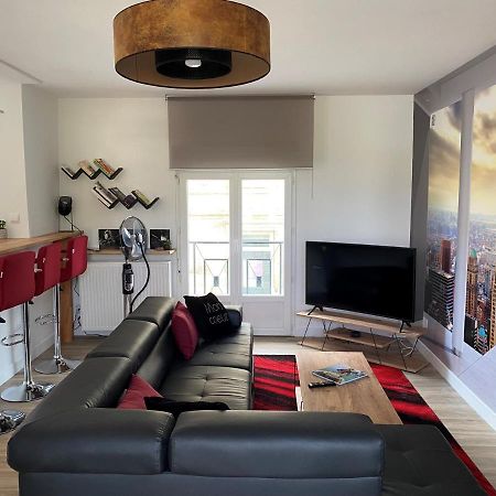 Appartement Renove Le New-York En Centre Ville - Terrasse Et Parking - Non Climatise La Roche-Chalais 外观 照片