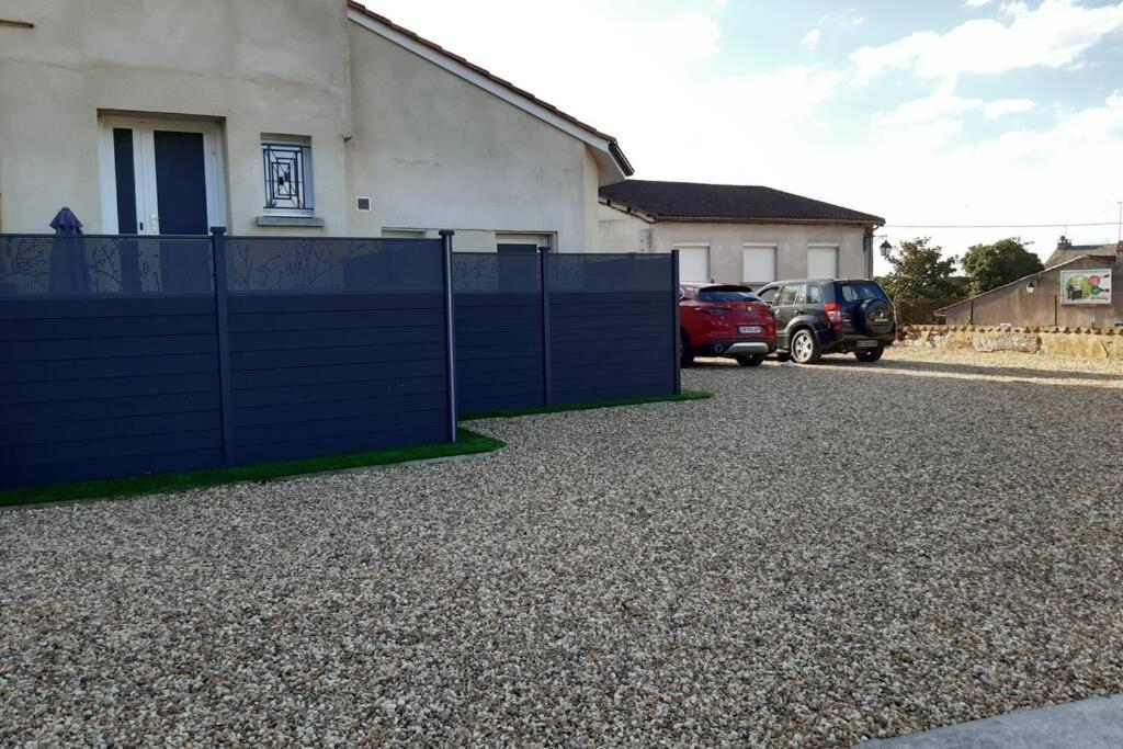 Appartement Renove Le New-York En Centre Ville - Terrasse Et Parking - Non Climatise La Roche-Chalais 外观 照片