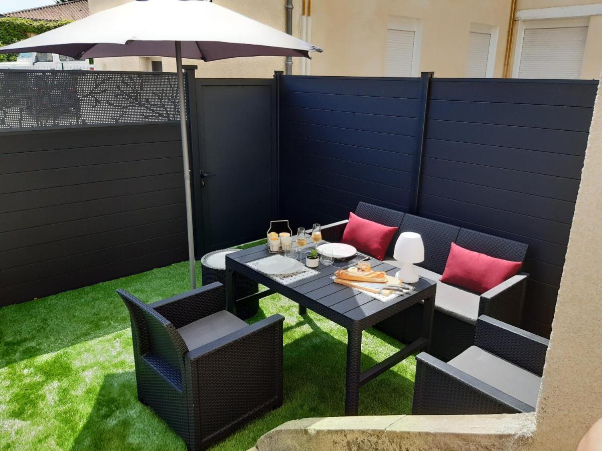 Appartement Renove Le New-York En Centre Ville - Terrasse Et Parking - Non Climatise La Roche-Chalais 外观 照片