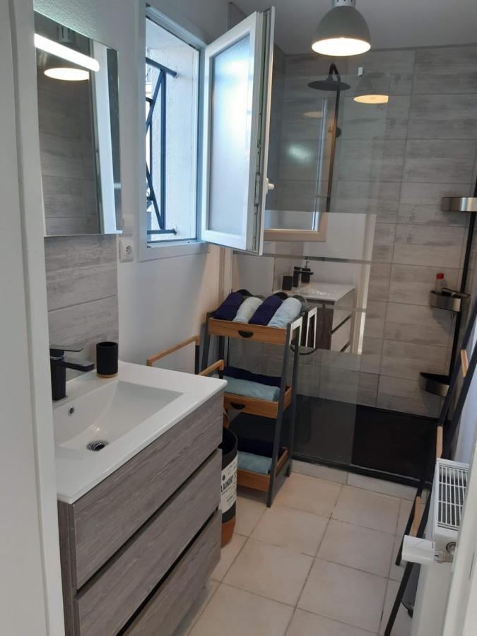 Appartement Renove Le New-York En Centre Ville - Terrasse Et Parking - Non Climatise La Roche-Chalais 外观 照片