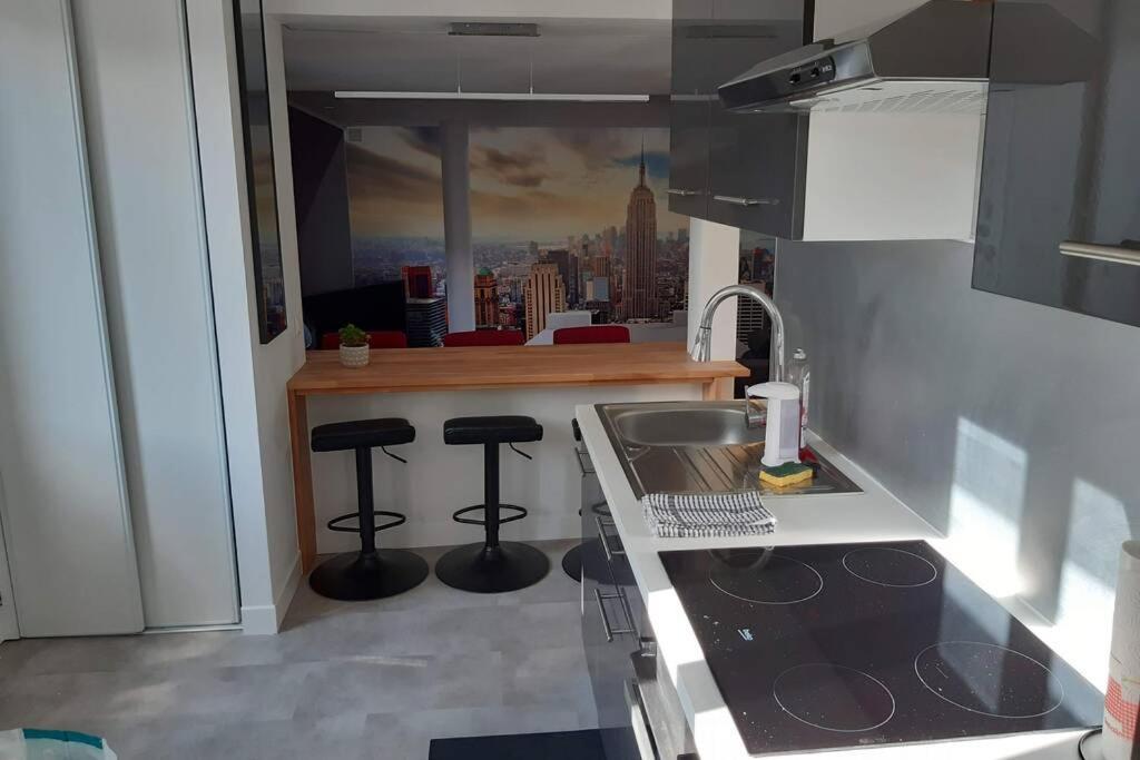 Appartement Renove Le New-York En Centre Ville - Terrasse Et Parking - Non Climatise La Roche-Chalais 外观 照片