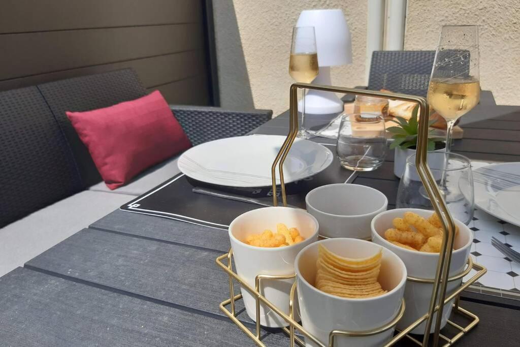 Appartement Renove Le New-York En Centre Ville - Terrasse Et Parking - Non Climatise La Roche-Chalais 外观 照片