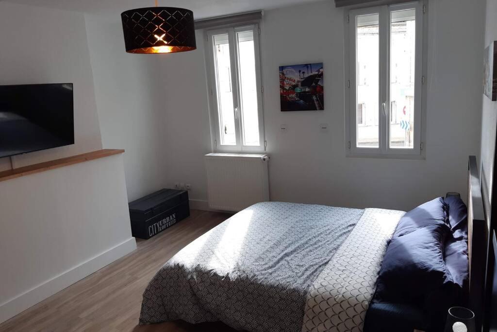 Appartement Renove Le New-York En Centre Ville - Terrasse Et Parking - Non Climatise La Roche-Chalais 外观 照片