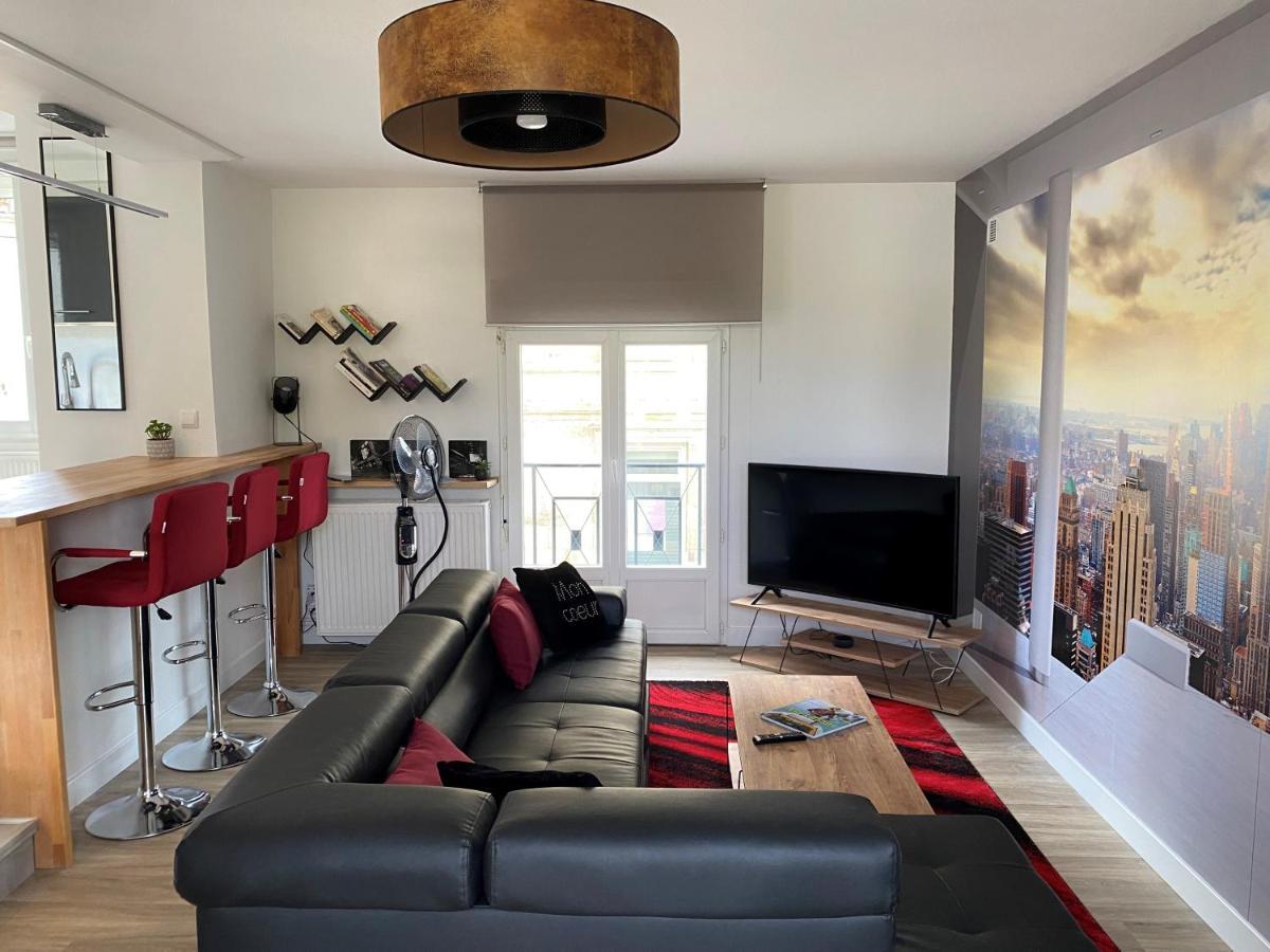 Appartement Renove Le New-York En Centre Ville - Terrasse Et Parking - Non Climatise La Roche-Chalais 外观 照片